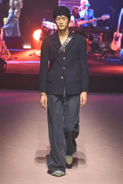 Look 9